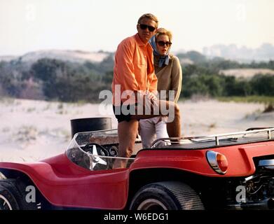 FAYE DUNAWAY e STEVE MCQUEEN nel THOMAS CROWN AFFAIR (1968), diretto da Norman JEWISON. Credito: United Artists / Album Foto Stock