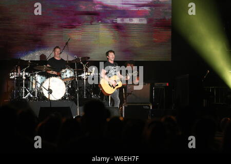 James Hillier Blount, meglio conosciuto per la sua fase di nome James Blunt, inglese cantautore e ex ufficiale dell'Esercito Britannico, si esibisce in concerto i Foto Stock