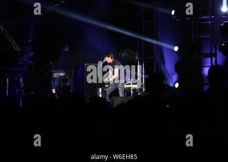 James Hillier Blount, meglio conosciuto per la sua fase di nome James Blunt, inglese cantautore e ex ufficiale dell'Esercito Britannico, si esibisce in concerto i Foto Stock