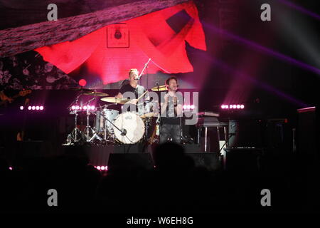 James Hillier Blount, meglio conosciuto per la sua fase di nome James Blunt, inglese cantautore e ex ufficiale dell'Esercito Britannico, si esibisce in concerto i Foto Stock