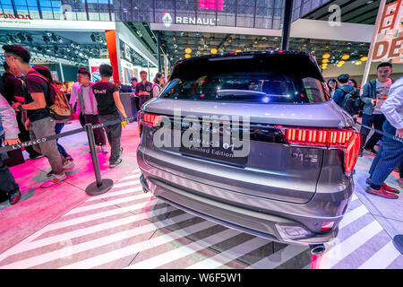 --FILE--una edizione limitata di Lynk & Co 01 auto è sul display durante la XV Cina (Guangzhou) Salone Internazionale dell'Automobile, noto anche come Auto Foto Stock