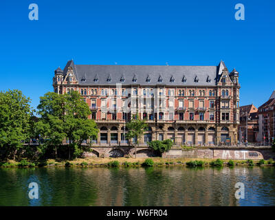 Gallia edificio, residence studentesco, alloggio dormitorio, fiume Ill, quartiere Neustadt, Strasburgo, Alsazia, Francia, Europa Foto Stock