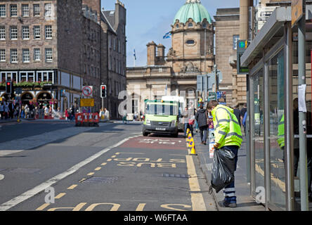 Edimburgo, Scozia, Regno Unito. 1 agosto 2019. 40 i servizi extra di pulizia della strada si uniranno agli attuali 37 addetti per riordinare le strade e i marciapiedi della capitale durante il periodo eccezionalmente trafficato del Festival. Fornitura di un servizio 24/7 ore su 24, 7 ore Foto Stock