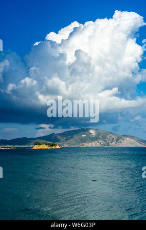 Grecia ZANTE, bellissimo cielo drammatico formazioni di nubi sulla isola di cameo Foto Stock