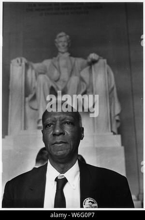 I diritti civili marzo su Washington, D.C. [A. Philip Randolph, organizzatore della manifestazione, veterano leader del lavoro che hanno contribuito a fondare la fraternità di Sleeping Car facchini, federazione americana del lavoro (AFL), e un ex vice presidente della federazione americana del lavoro e Congresso delle organizzazioni industriali (AFL-CIO).] Foto Stock