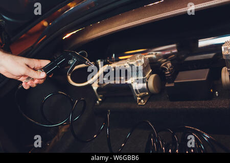 Fatti a mano di ossido nitroso motore nel baule auto. Foto Stock