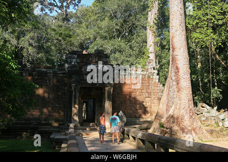 L'esterno entrata occidentale al quarto involucro, Ta Prohm, Angkor, Siem Reap, Cambogia Foto Stock