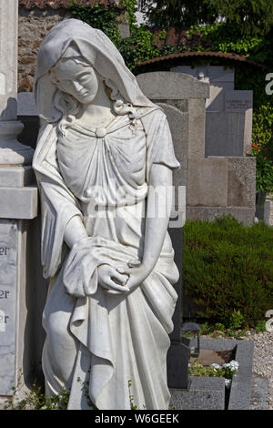 Statua nel cimitero, Bodenmais, Bayerischer Wald, Baviera, Germania Foto Stock