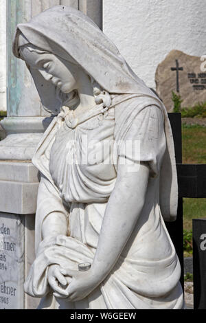 Statua nel cimitero, Bodenmais, Bayerischer Wald, Baviera, Germania Foto Stock