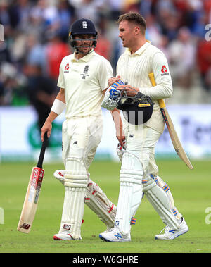 L'Inghilterra del Rory Burns (sinistra) e Jason Roy durante il giorno una delle ceneri Test match a Edgbaston, Birmingham. Foto Stock