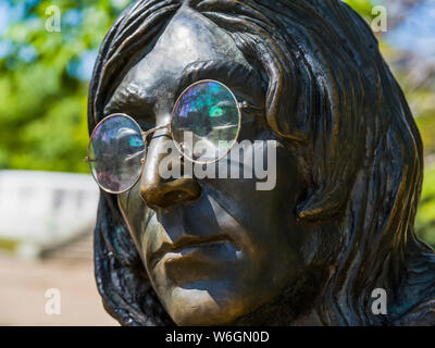 Close-up del sttatue di John Lennon, John Lennon Park; Havana, Cuba Foto Stock