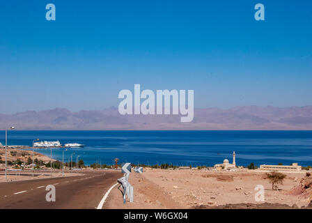 Affacciato sul villaggio di Nuweiba nella penisola del Sinai, Egitto Foto Stock