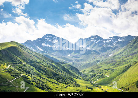 La gamma della montagna nelle Alpi austriache in estate Foto Stock