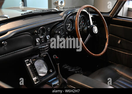 James Bond 1965 Aston Martin DB5 utilizzato nella promozione di film di James Bond 'Thunderball' svelata da Sotheby's a New York. Foto Stock