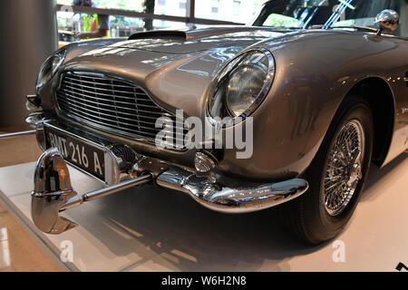 James Bond 1965 Aston Martin DB5 utilizzato nella promozione di film di James Bond 'Thunderball' svelata da Sotheby's a New York. Foto Stock