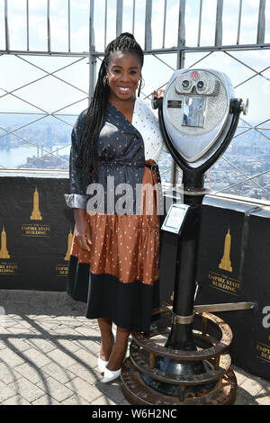 'L'arancione è il nuovo nero' TV show cast all'Empire State Building, New York, Stati Uniti d'America - 26 lug 2019 - Uzo Aduba Foto Stock