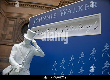 Johnnie Walker, statua, pubblicità whisky, Edimburgo, Scozia, Regno Unito Foto Stock