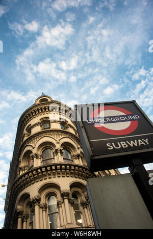 La metropolitana di londra la segnaletica, londinese comunemente utilizzati per i pendolari Foto Stock