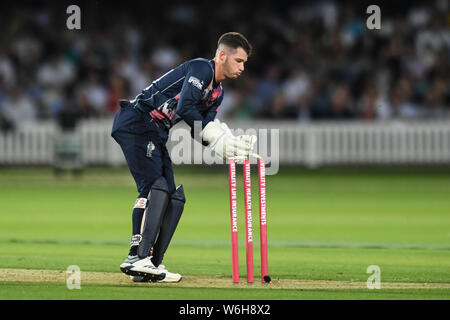 Londra, Regno Unito. 1 agosto, 2019. Ollie Robinson di Kent Cricket Club gioca un colpo durante T20 vitalità Fixture Blast tra Middesex vs Kent al Lord Cricket Ground, giovedì 01 agosto, 2019 a Londra Inghilterra. Credito: Taka G Wu/Alamy Live News Foto Stock