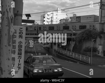 A volte foto in bianco e nero di Tokyo riflettono la sua vera personalità e carattere molto meglio rispetto a quelle a colori. Foto Stock