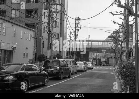 A volte foto in bianco e nero di Tokyo riflettono la sua vera personalità e carattere molto meglio rispetto a quelle a colori. Foto Stock