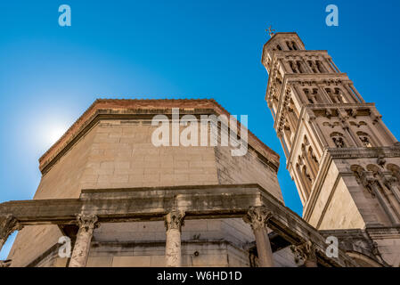 San Domnio torre campanaria sul peristilio del Palazzo di Diocleziano; Split, Croazia Foto Stock