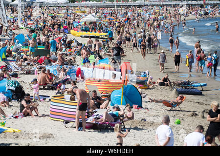 Spiaggia di Danzica è chiusa a causa di cianobatteri blumo durante gli ultimi giorni caldi in Gdansk, Polonia 25 luglio 2019 © Wojciech Strozyk / Alamy Stock Photo Foto Stock