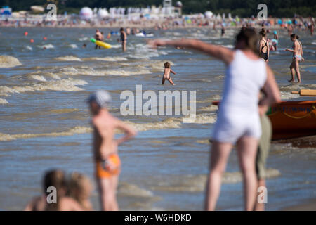 Spiaggia di Danzica è chiusa a causa di cianobatteri blumo durante gli ultimi giorni caldi in Gdansk, Polonia 25 luglio 2019 © Wojciech Strozyk / Alamy Stock Photo Foto Stock