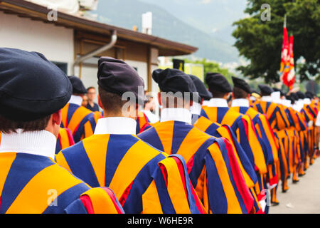 Tradizionale sfilata sulla festa nazionale svizzera. Festa nazionale della Svizzera, impostare su 1 Agosto. Celebrazione della fondazione della Confederazione svizzera. Giorno di indipendenza. Costumi storici. Foto Stock