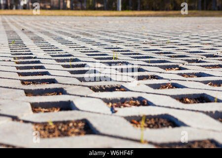 Moderno e pietre per pavimentazione stradale, sulla strada per la casa Foto Stock