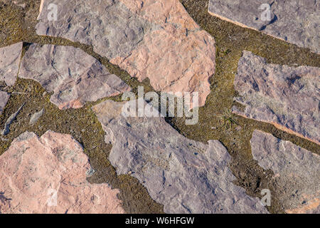 Strada di pietra di granito al lago di close-up Foto Stock