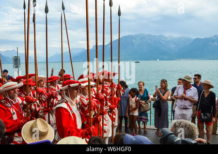 Vevey, Svizzera - Agosto 1 2019: tradizionale sfilata sulla festa nazionale svizzera. Festa nazionale della Svizzera, impostare su 1 Agosto. Celebrazione della fondazione della Confederazione svizzera. Giorno di indipendenza. Foto Stock