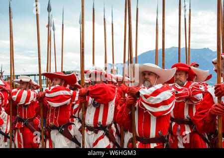 Vevey, Svizzera - Agosto 1 2019: tradizionale sfilata sulla festa nazionale svizzera. Festa nazionale della Svizzera, impostare su 1 Agosto. Celebrazione della fondazione della Confederazione svizzera. Giorno di indipendenza. Foto Stock