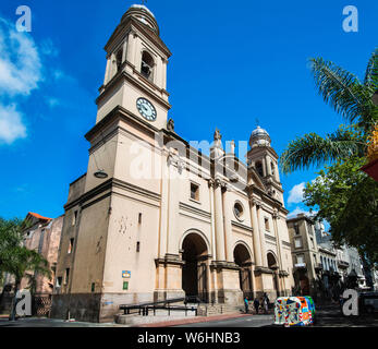 Montevideo Cattedrale Metropolitana è la principale chiesa cattolica romana di Montevideo e la sede della sua Arcidiocesi di Montevideo, Uruguay. Foto Stock