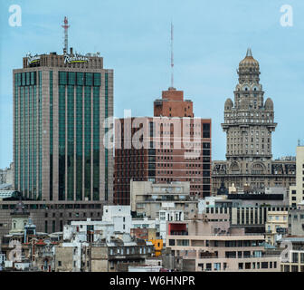 Panorama della Skyline di Montevideo. Montevideo è la capitale e la città più grande dell'Uruguay. Foto Stock