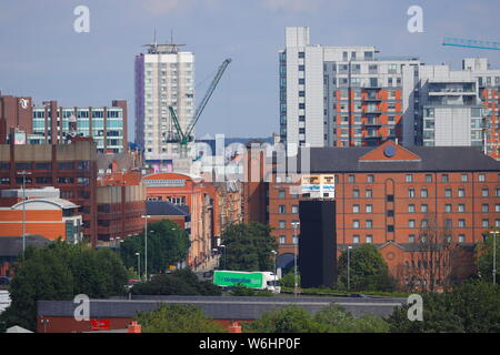 Guardando verso Wellington Street a Leeds Foto Stock