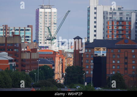 Guardando verso Wellington Street a Leeds Foto Stock