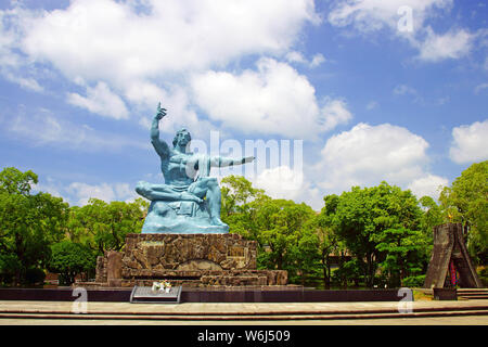 Statua di pace in Nagasaki il Parco della Pace, Giappone Foto Stock