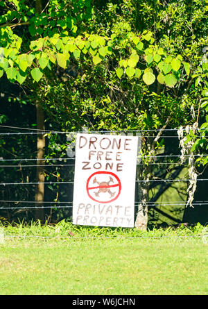 Cartello che vieta il lancio di fuchi Foto Stock