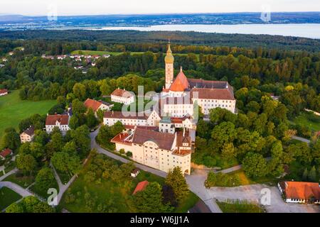 Monastero di Andechs, vista aerea , Lago Ammer, Funfseenland, Pfaffenwinkel, Alta Baviera, Baviera, Germania Foto Stock