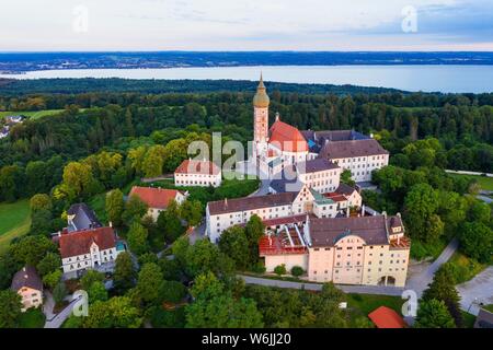 Monastero di Andechs, vista aerea , Lago Ammer, Funfseenland, Pfaffenwinkel, Alta Baviera, Baviera, Germania Foto Stock