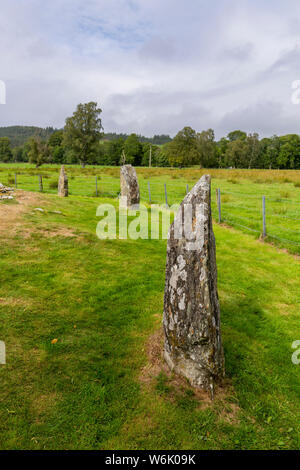 Pietre permanente a Corrimony Cairn, Highlands scozzesi Foto Stock