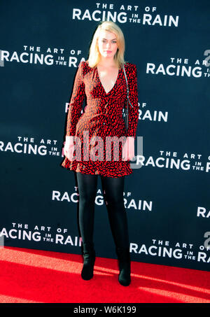 Hollywood, California, Stati Uniti d'America 1 Agosto 2019 Lola Lennox assiste XX Century Fox Premiere mondiale di "L'arte di correre sotto la pioggia " Il 1 agosto 2019 a El Capitan theater a Hollywood, California, Stati Uniti d'America. Foto di Barry re/Alamy Live News Foto Stock