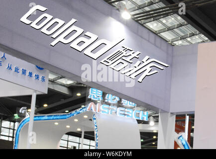 --FILE--Vista di un logo di Coolpad durante una mostra nella città di Shenzhen, Cina del sud della provincia di Guangdong, 16 luglio 2016. Coolpad, una volta che uno della Cina" Foto Stock