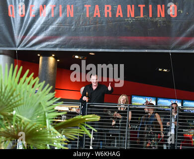 Berlino, Germania. 01 Ago, 2019. Il Direttore Quentin Tarantino proviene per la premiere del film "Una Volta. in Hollywood' al cinema del Cinestar. La produzione di Hollywood inizia il 15.08.2019 nel cinema tedesco. Credito: Jens Kalaene/dpa-Zentralbild/dpa/Alamy Live News Foto Stock