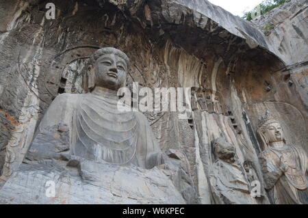 --FILE--Vista del Buddha sculture a Le Grotte di Longmen (Dragon Gate grotte o le Grotte di Longmen) in Luoyang city, centrale cinese della provincia di Henan, 5 A Foto Stock