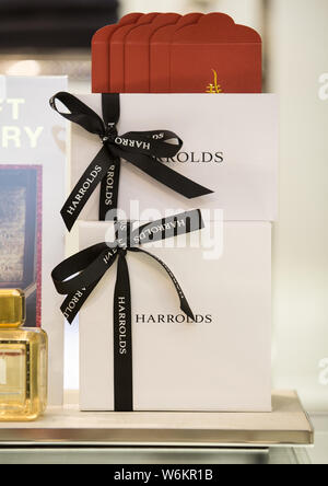 Confezioni regalo a Harrolds department store, Collins Street, Melbourne, Australia. Foto Stock