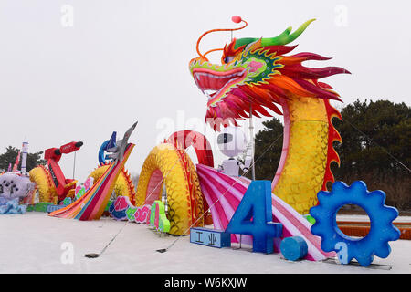 Un colorato lanterna è sul display davanti al 2018 Shenyang International Lanterna colorati festival culturali in Shenyang City, a nord-est della Cina di Liaon Foto Stock