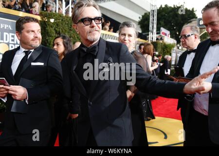 Attore inglese Gary Oldman arriva sul tappeto rosso per il settantacinquesimo Golden Globe Awards a Los Angeles, California, USA, 7 gennaio 2018. Foto Stock