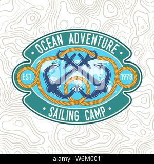 Sailing Camp patch. Illustrazione Vettoriale. Concetto di t-shirt, stampare il timbro o il raccordo a t. Vintage design tipografia con il mar Nero ancore e nodo di corda silhouette. Migliori attività sportive. Classic sport d'acqua Illustrazione Vettoriale